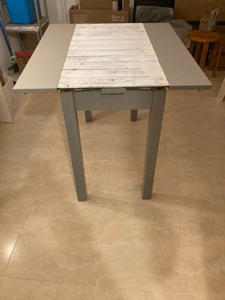 Mesa de cocina extensible gris y blanca