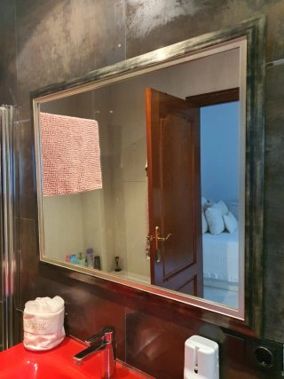 Mueble lavabo con seno espejo y grifo