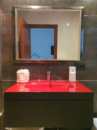 Mueble lavabo con seno espejo y grifo