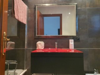Mueble lavabo con seno espejo y grifo