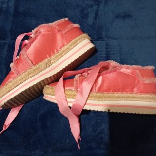 Zapatillas de mujer rosas con cordones