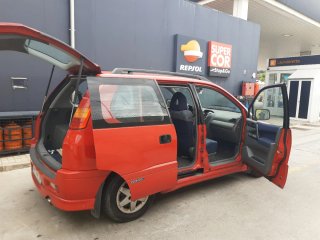Mitsubishi Space Runner 2000