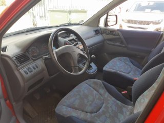 Mitsubishi Space Runner 2000