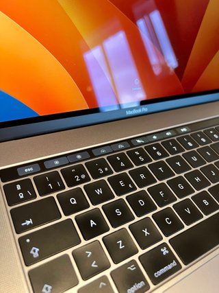 APPLE - MacBook Pro 15” Plata/Gris Espacial