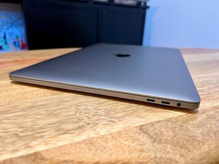 APPLE - MacBook Pro 15” Plata/Gris Espacial