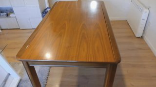 Mesa de comedor de madera