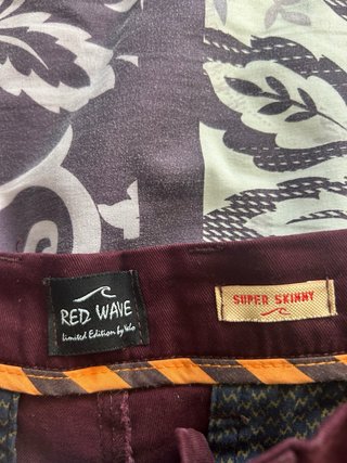 Pantalón burdeos