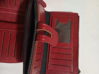 Dos monederos rojos