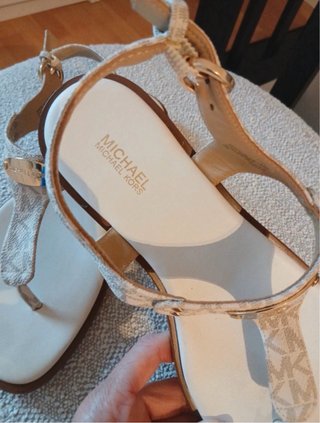 Sandalias Michael Kors Piel Blancas y Doradas