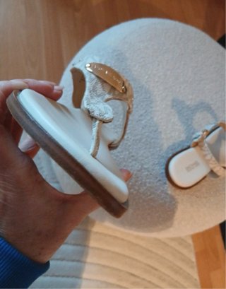 Sandalias Michael Kors Piel Blancas y Doradas