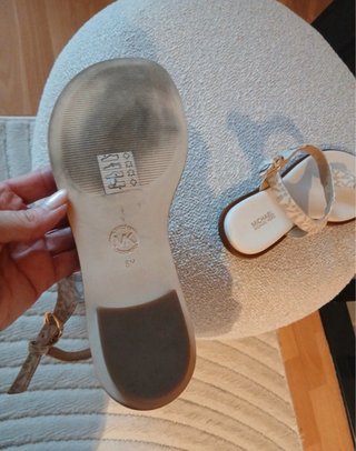 Sandalias Michael Kors Piel Blancas y Doradas