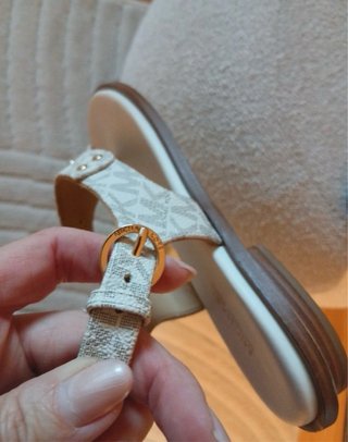 Sandalias Michael Kors Piel Blancas y Doradas