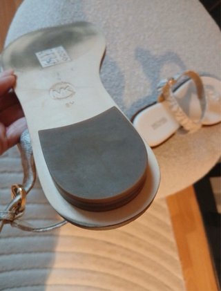 Sandalias Michael Kors Piel Blancas y Doradas