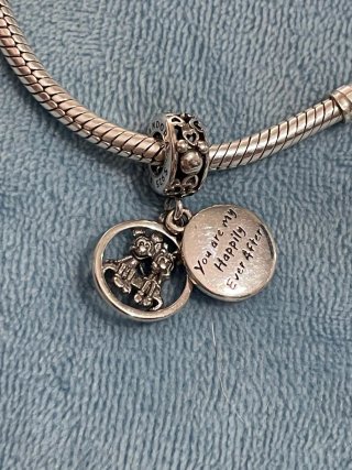 Charm Disney Mickey Minnie sentados