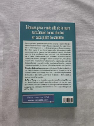 Clientes enamorados sobrepasando las expectativ...