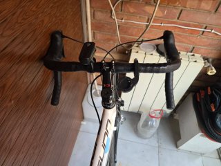 Bicicleta de carretera SUNN blanca