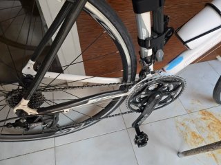 Bicicleta de carretera SUNN blanca