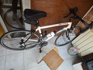 Bicicleta de carretera SUNN blanca