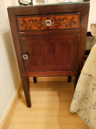 Mesilla antigua de madera
