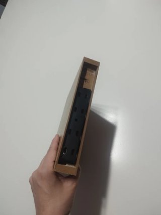 Estante de pared de madera marrón