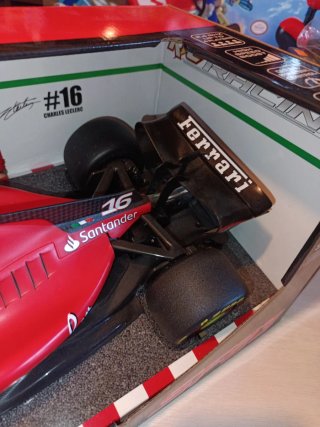 Maisto Ferrari SF-23 RC Racing 1/10