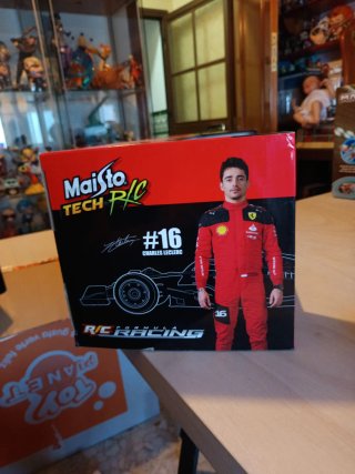 Maisto Ferrari SF-23 RC Racing 1/10