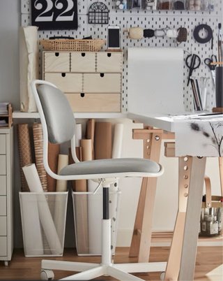 Silla giratoria de escritorio blanca