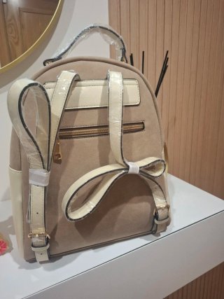 Bolso mochila beige y marrón nueva con etiquetas