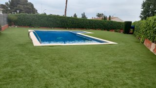 Se realiza trabajos  de jardineria.