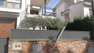 Se realiza trabajos  de jardineria.
