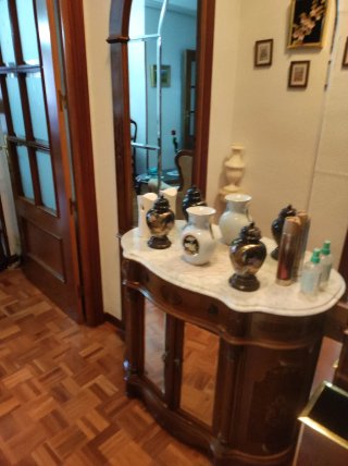 Mueble recibidor madera y mármol