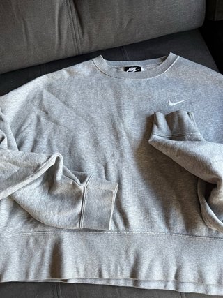 Sudadera Nike corta oversize gris