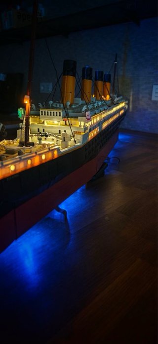 Titanic tipo LEGO con luces LED