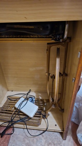 Máquina de coser Alfa antigua