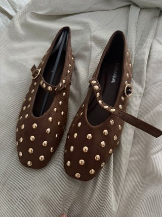 Bailarinas Marrones con Tachuelas Doradas