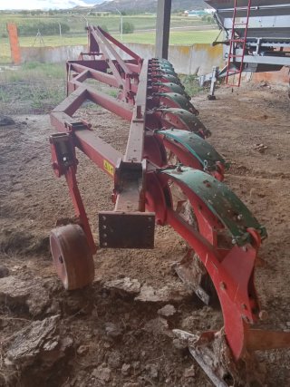 Arado Vertederas marca ovlac de 10 cuerpos