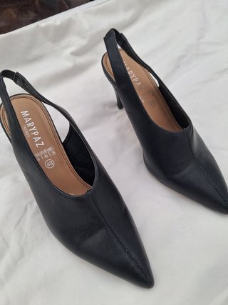 Zapato tacón destalonado negro
