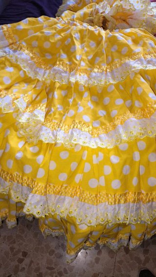 Vestido flamenco amarillo de mujer