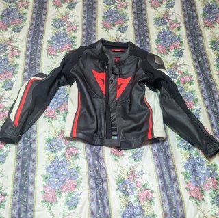 Mono Dainese Talla 50 Dos Piezas