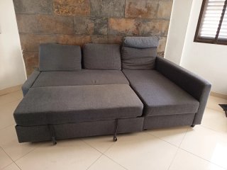 Sofá-cama gris de tela