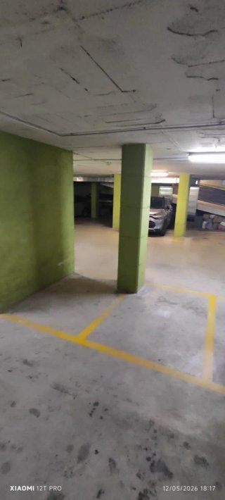 2 plazas de parking para moto grande.