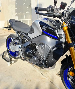 Yamaha MT-09 SP Negra/Gris/Azul/Dorado