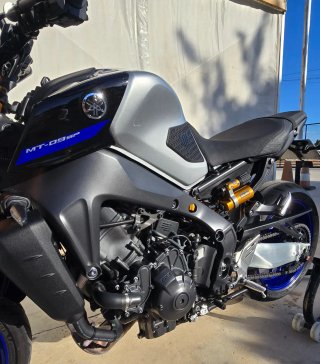 Yamaha MT-09 SP Negra/Gris/Azul/Dorado