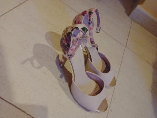 Zapatos de tacón floral multicolor