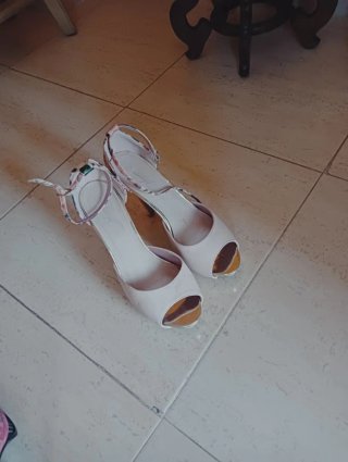 Zapatos de tacón floral multicolor