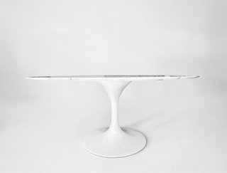 VENDIDA Mesa Tulip Oval tapa de mármol 30mm