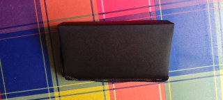 Bolso de mano negro con pedrería