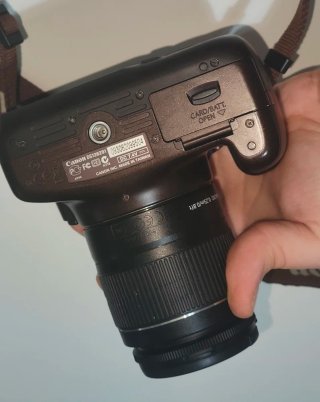 Canon EOS 1100D + Objetivo 16-300mm + accesorios