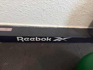 Jaula Reebok con barra, discos y sillín