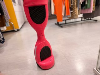 Monopatín Eléctrico Rosa